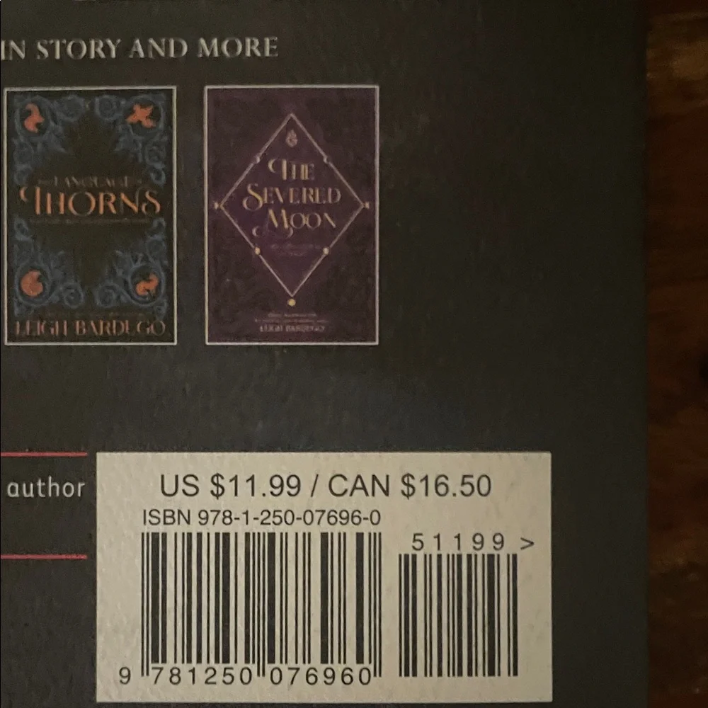 Six of Crows Paperback Book by Leigh Bardugo